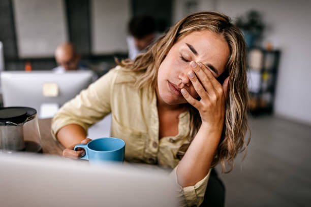 Pessoa cansada e exausta mentalmente